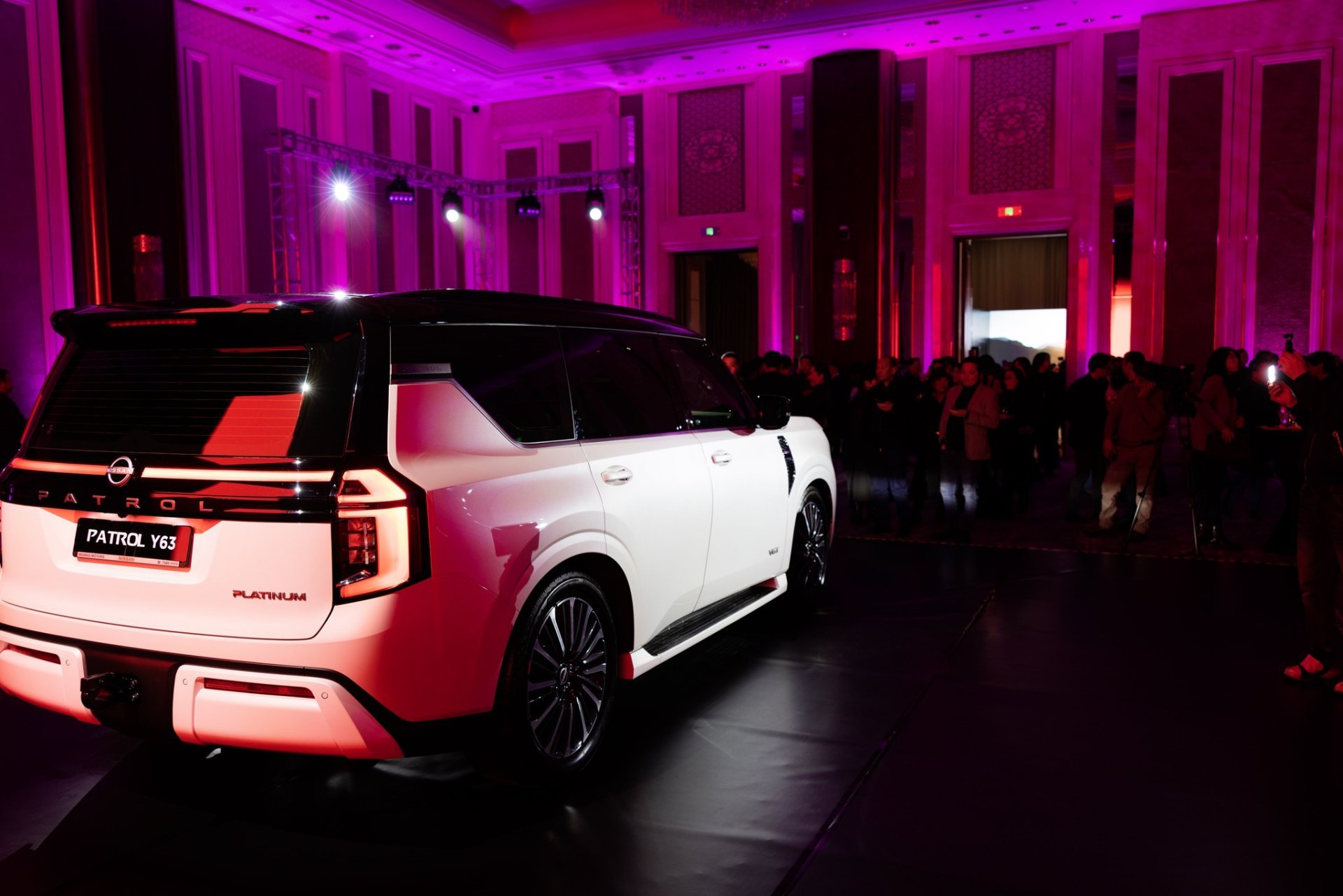 МОННИС МОТОРС ХХК НЬ ПРЕМИУМ SUV АНГИЛЛЫН АВТОМАШИНЫ ТӨЛӨӨЛӨЛ БОЛОХ БҮРЭН ШИНЭЧЛЭГДСЭН 7 ДАХЬ ҮЕИЙН NISSAN PATROL Y63 ЗАГВАРЫГ ТАНИЛЦУУЛЛАА.