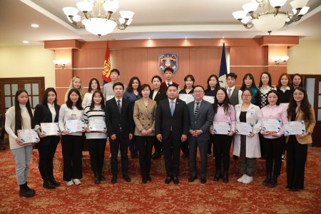 Эрүүл мэндийн сайн дурын ажилтан бэлтгэв