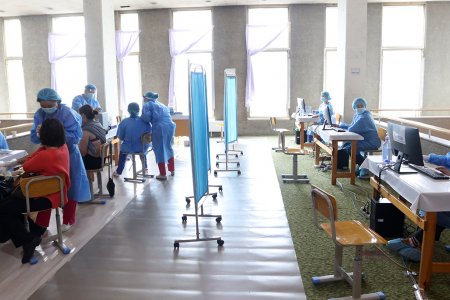 45-аас дээш насны иргэдийн вакцинжуулалт эхэллээ