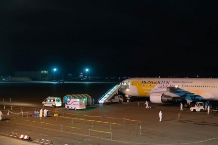 Тусгай нислэгээр 50 орчим тонн эм бэлдмэл тээвэрлэн авчирчээ