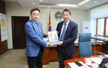 МОНГОЛ УЛСААС БҮГД НАЙРАМДАХ CИНГАПУР УЛСАД СУУХ ЭЛЧИН САЙДЫГ ХҮЛЭЭН АВЧ УУЛЗЛАА