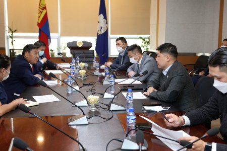 Шинэ технологи боловсруулж, өвөрмөц санаачилга гаргасан иргэдтэй уулзав