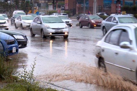 ЭНЭ САРЫН 19-22-НЫ ӨДРҮҮДЭД НУТГИЙН ЗАРИМ ХЭСГЭЭР БОРОО ҮРГЭЛЖЛЭН ОРОХ ТӨЛӨВТЭЙ БАЙНА