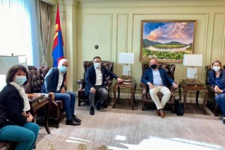 Франц-Монголын найрамдлын бүлгийн гишүүд Монголд албан ёсны айлчлал хийхээр хүрэлцэн ирлээ