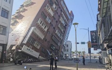 Өнгөрсөн Мягмар гарагт Тайванийн Хуалиень мужийн ойролцоо бүс нутагт 7.4 магнитудын хүчтэй газар хөдлөлт бүртгэгдэж, уулархаг, хүн ам сийрэг суурьшсан хотын зарим барилгууд нурж сүйдсэн байна