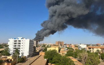 Африк тивийн Судан улсын Зэвсэгт хүчин болон хагас цэрэгжсэн шуурхай туслах хүчний алба хаагчдын хоорондын цус асгаруулсан тулаан 4 дэх өдрөө үргэлжилж байна