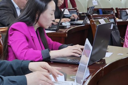 Говь-Алтай Мэргэжлийн Боловсролын сургуулийн багш Э.Гэрэлтуяадаа халуун баяр хүргэе ээ.