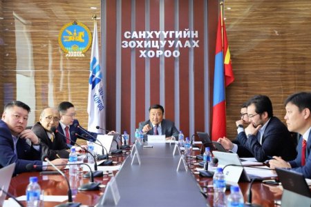 Мөнгөн зээлийн үйл ажиллагаа эрхлэхтэй холбоотой журмуудыг баталлаа