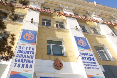 Манай улсад хөдөлмөр эрхэлж байгаа иргэдийн нэг цагийн хөлс дунджаар 1 ам.доллартой тэнцдэг