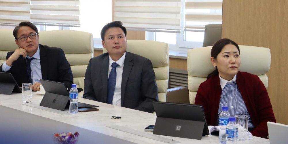 ГАДААДЫН ХӨРӨНГӨ ОРУУЛАЛТЫН ҮР НӨЛӨӨГ НЭМЭГДҮҮЛЭХ, ХӨРӨНГӨ ОРУУЛАЛТЫН ОРЧНЫГ САЙЖРУУЛАХ БОЛОМЖУУДЫН ТАЛААР САНАЛ СОЛИЛЦЛОО. 