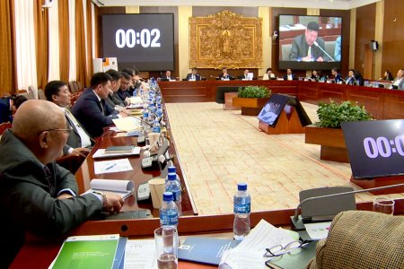 Улс төрийн намын тухай, УИХ-ын Сонгуулийн тухай хуулийн төслийн хэлэлцүүлгийг тус тус хийлээ