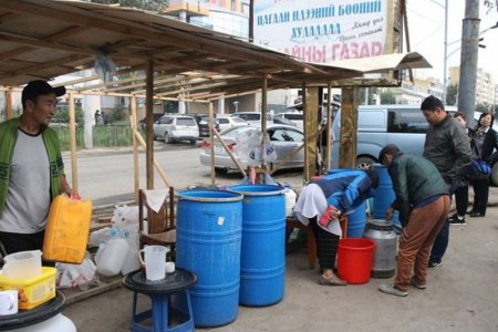 “Тоса” худалдааны төвийн дэргэд зөвшөөрөлгүй баригдсан “Асар”-ыг албадан буулгалаа