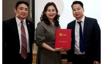 БОЛОВСРОЛЫН СЭТГЭЛ ЗҮЙЧДИЙН 3 ДАХЬ ЭЭЛЖ СЕРТИФИКАТАА ГАРДАН АВЛАА