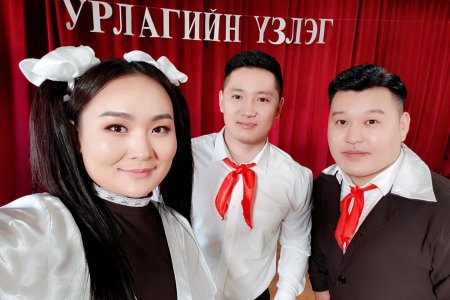 Дуучин Чулуунчимэг төрсөн өдрөө “нижгэр тэмдэглэжээ”