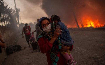 Грек улс дахь цагаачдын хуаранд гал гарчээ