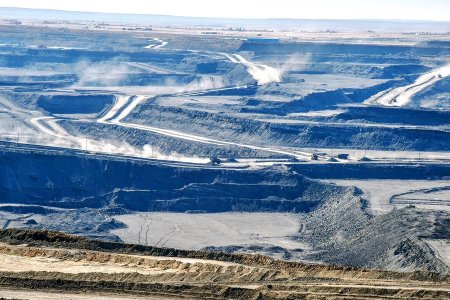 Энэ хавар геофизикийн мэргэжлээр ШУТИС-ийг хоёр оюутан төгссөн бол энэ хичээлийн жилд 3, 4 дүгээр курст оюутангүй байна