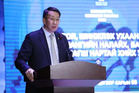 БОЛОВСРОЛ, ШИНЖЛЭХ УХААНЫ САЙД Л.ЭНХ-АМГАЛАН БАГАНУУР, БАГАХАНГАЙ, НАЛАЙХ ДҮҮРГИЙН БАГШ НАРТАЙ ХИЙСЭН УУЛЗАЛТЫНХАА ҮЕЭР ҮНДСЭН ГУРВАН СЭДВИЙН ХҮРЭЭНД МЭДЭЭЛЭЛ ХИЙЛЭЭ