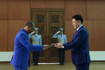 Бүгд Найрамдах Энэтхэг Улсын Элчин сайд Итгэмжлэх жуух бичгээ өргөн барилаа 