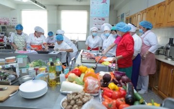 Ерөнхий боловсролын сургуулийн тогооч нарыг мэргэшүүлэх сургалт зохион байгуулж байна