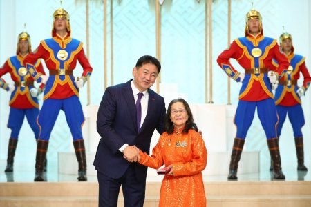 Хүүхдийн байгууллага үүсэж, хөгжсөний 100 жилийн ойг тохиолдуулан төрийн дээд цол, одон, медаль гардууллаа