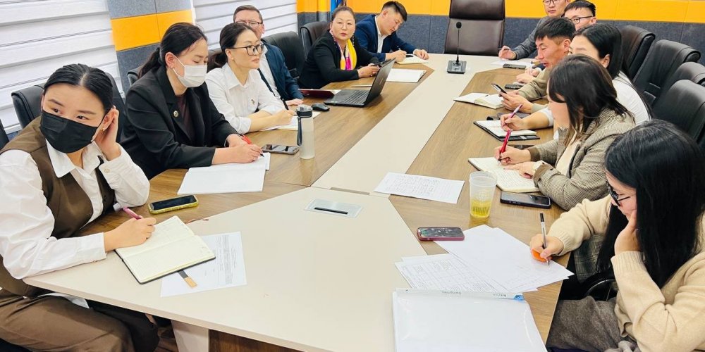 Ажлын байраар эрүүл мэндийг дэмжье” уриатай сургалт, нөлөөллийн арга хэмжээг Аймгийн Прокурорын газар, Төрийн үйлчилгээний нэгдсэн төвд зохион байгууллаа.