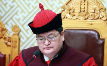 Манай улсад ажлын байрны бэлгийн дарамтад өртсөн эмэгтэйчүүд чимээгүй өнгөрдөг
