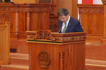 ЧУУЛГАН: Зээлийн хэлэлцээрүүдийг соёрхон батлах тухай хуулиудыг баталлаа 