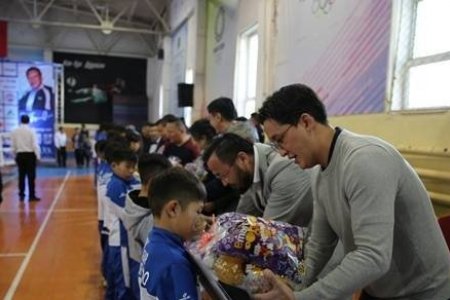 Имарт “Олимпийн гараа” тэмцээний бага насны боксчдыг дэмжиж бэлэг бэлэглэлээ