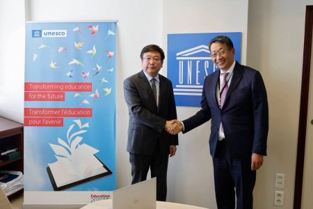 Minister meets UNESCO Assistant Director-General in Paris to Expand Educational Cooperation