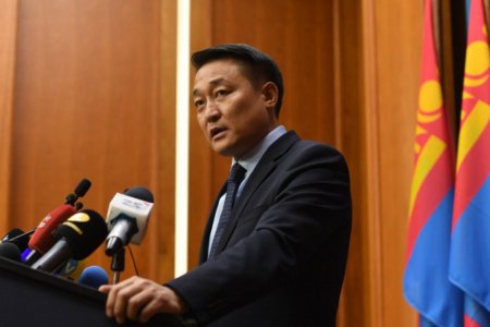 Хууль зөрчин томилогдсон төрийн албан хаагчдыг IV сарын 6-наар тасалбар болгон ажлаас чөлөөлөх чиглэл өглөө