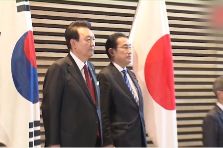 Япон, Өмнөд Солонгосын удирдагчид худалдаа, аюулгүй байдлын харилцаа холбоогоо өргөжүүлэхээр тохиролцжээ