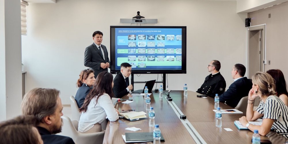 АВСТРИЙН КОМПАНИУДЫН ТӨЛӨӨЛЛИЙГ ХҮЛЭЭН АВЧ УУЛЗЛАА