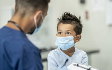 Дэлхийн зарим улс орнууд “Ковид-19”-ийн халдварын эсрэг вакциныг хүүхдэд тарих талаар судалж эхэлжээ