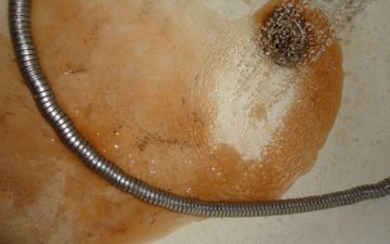 Яармагт зэв үүсгэж байгаа чанаргүй 500 метр гаруй усны шугамыг сольж байгаа хэдий ч ажлын гүйцэтгэл удаашралтай байна