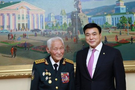 Хотын захирагч С.Амарсайхан Москва хотод суугаа Хурандаа генерал С.Лувсангомбод хүндэтгэл үзүүллээ