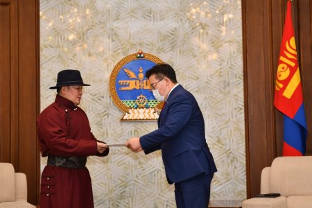 Өрх бүрт 1 сая төгрөгийн тэтгэлэг олгох Ерөнхийлөгчийн төслийг МАН-ын бүлэг дэмжлээ