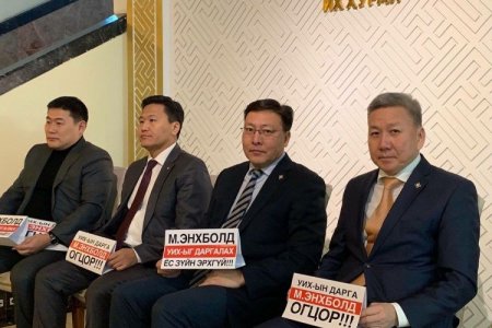 М.Энхболд хуулийн дагуу ажлаа өгье гээд байхад жагсаал хийнэ гээд ПОПроод байгаа үнэн шалтгаан чин юу вэ ЖИДҮҮЧДээ