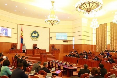 Монгол Улсын Үндсэн хуульд оруулах нэмэлт, өөрчлөлтийг УИХ-ын чуулганаар хэлэлцэж эхэллээ