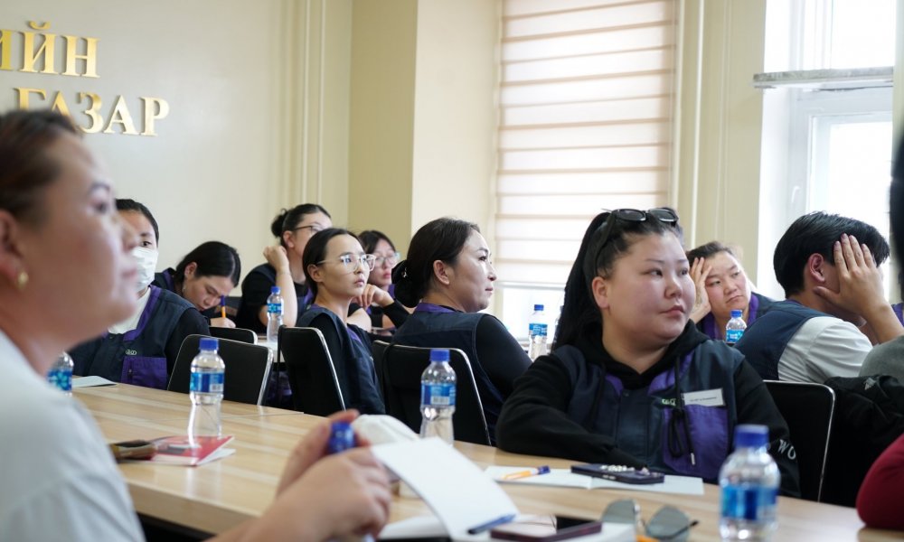CU салбар дэлгүүрийн ажилтнуудад сургалт зохион байгуулж, зөвлөгөө өглөө