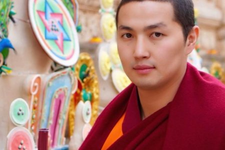 Наро Банчэн гэгээнтэн төрсөн өдрөө тохиолдуулан Улсын Онцгой комисст хандив өргөлөө