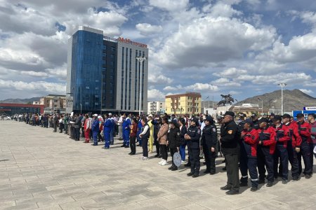 ЗАРЛАН МЭДЭЭЛЛИЙН ДОХИОГООР ИРГЭД, АЛБАН ХААГЧИД АЮУЛГҮЙ ТАЛБАЙД ЦУГЛАРАХ ДАДЛАГА СУРГУУЛИЛТЫГ ХИЙЛЭЭ.