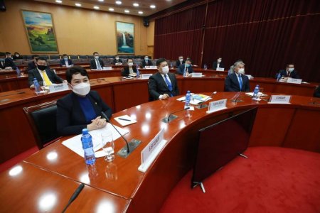 ЕРӨНХИЙ САЙД Л.ОЮУН-ЭРДЭНЭ ГАДААДАД СУУГАА ЭЛЧИН САЙДУУДАД ВАКЦИНЫ НИЙЛҮҮЛЭЛТИЙГ ЭРЧИМЖҮҮЛЭХ ШААРДЛАГАТАЙГ ОНЦОЛЛОО