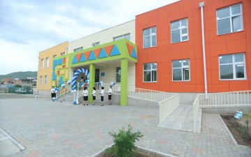 ГАЧУУРТ ТОСГОНЫ 63 ДУГААР ЦЭЦЭРЛЭГ 100 ХҮҮХДИЙН ОРТОЙ ӨРГӨТГӨЛИЙН ШИНЭ БАРИЛГАТАЙ БОЛЛОО