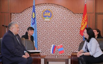 Орос хэлний багш нарыг бэлтгэх, давтан сургах асуудлаар санал солилцлоо