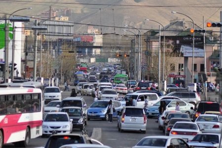 Түгжрэл үүсдэг оргил цагуудад автомашиныг тэгш сондгой дугаараар явуулах талаар иргэдээс санал авна