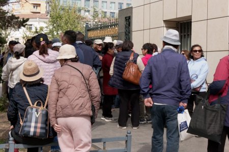 Тэтгэвэр нэмэхийг шаардсан ахмадууд 2 дахь өдрөө жагсаж байгаа ч төрөөс хариу үйлдэл үзүүлсэнгүй