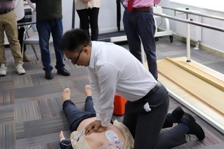 “АЖЛЫН БАЙРАНД АНХНЫ ТУСЛАМЖ ҮЗҮҮЛЭХ НЬ” ХОЛИМОГ СУРГАЛТЫН ХӨТӨЛБӨР НЭЭГДЛЭЭ