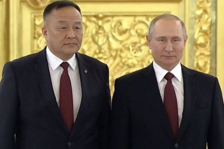 Элчин сайд Д.Даваа ОХУ-ын Ерөнхийлөгчид Итгэмжлэх жуух бичгээ барив