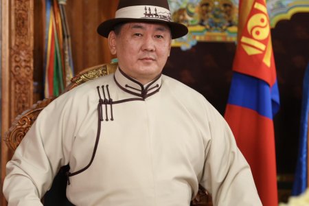 Монгол Улсын Ерөнхийлөгч Ухнаагийн Хүрэлсүхийн XVII жарны “Хилэнт эх” хэмээх Модон луу жилийн сар шинийн мэндчилгээ