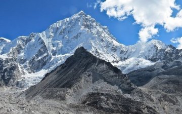Дөрөвдүгээр сард 300 гаруй уулчин Эверестийг зорих төлөвтэй байна